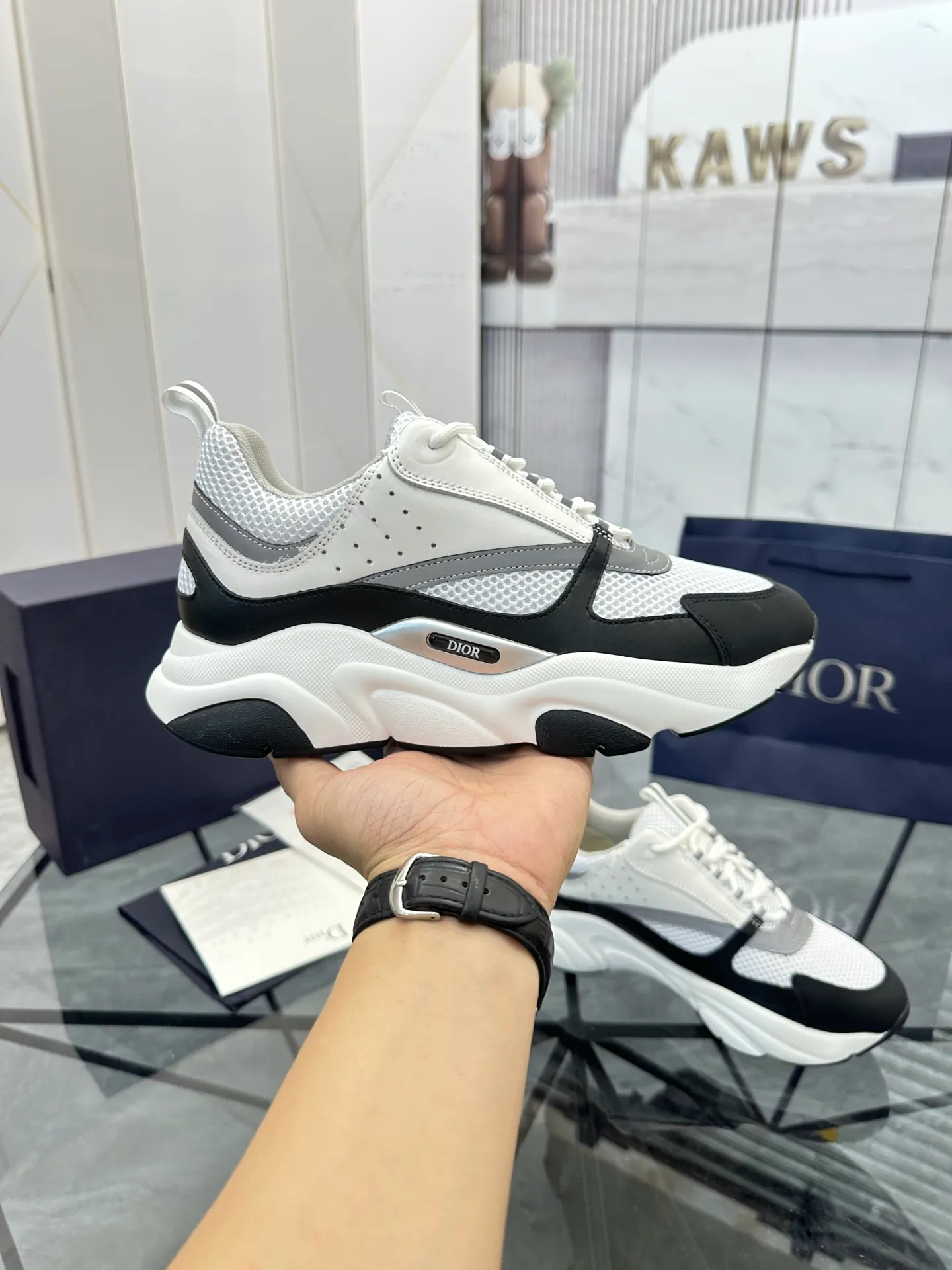 Men's shoes: 💰P460¥ Ready in Guangzhou, fully packaged Product trademark: Dior* "Dior*" low-top casual shoes Regular size: 38-46 (can be customized to 47) B22 Product materials: imported cowhide leather upper spliced ​​with original fabric, breathable lining, original outsole. Number: 920